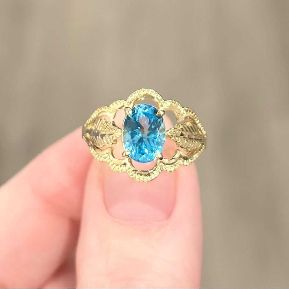 Vintage Swiss Blue Topaz Gold Ring: 14K Beverly Hills Laurel Leaf Solitaire - Picture 3 of 12